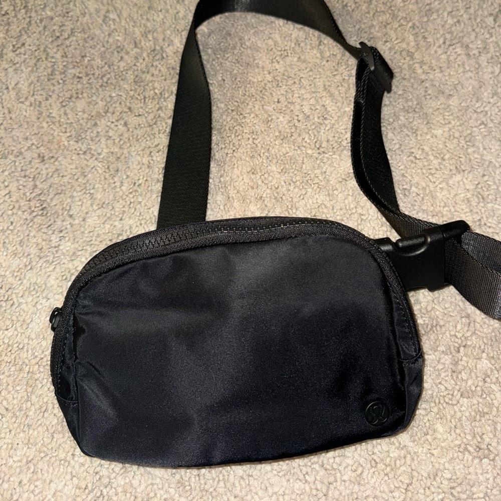 LuLuLemon Everywhere Belt Bag, black. Never used.